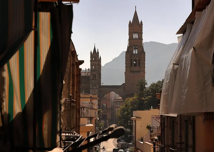 Arco Di Bonello Cattedrale